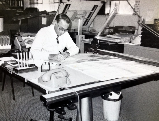 Image of Neville working at the Isis Drawing Machine