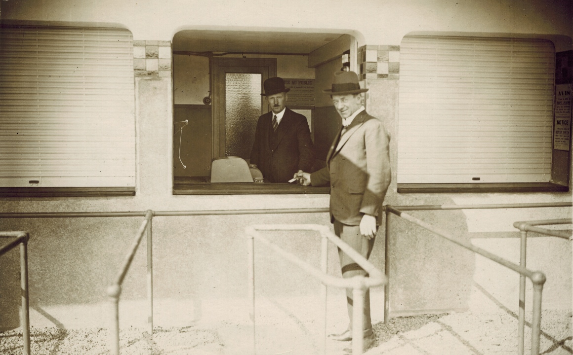 Image of a selling booth in a Longchamps stand